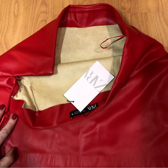 Red Faux leather miniskirt - Picture 6 of 7